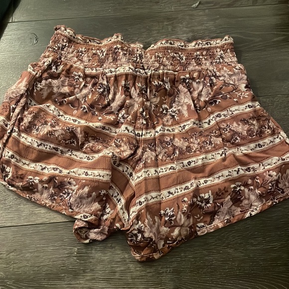 american eagle flowy shorts - Picture 2 of 3